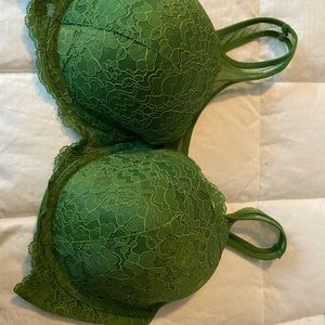 Beautiful Green padded bra 38d